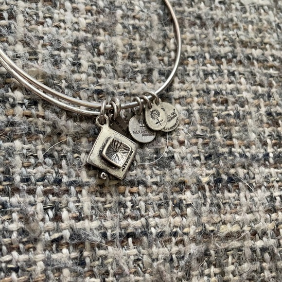 Graduation Cap Bangle Bracelet - Picture 4 of 6